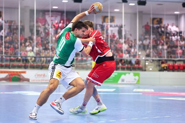 Renars Uscins (TSV Hannover-Burgdorf, 10) im Zweikampf mit Mattis Michel (TuS Ferndorf, 17) GER, TuS Ferndorf vs TSV Hannover-Burgdorf, Handball, DHB-Pokal, 1. Runde, Spielzeit 2026 2027, 21.08.2026 GER, TuS Ferndorf vs TSV Hannover-Burgdorf, Handball, DHB-Pokal, 1. Runde, Spielzeit 2026 2027, 21.08.2026 Kreuztal *** Renars Uscins (TSV Hannover Burgdorf), No. 10, in a one-on-one battle with Mattis Michel (TuS Ferndorf), No. 17, GER, TuS Ferndorf vs. TSV Hannover Burgdorf, Handball, DHB Cup, 1st Round, 2026–2027 Season, August 21, 2026 GER, TuS Ferndorf vs. TSV Hannover Burgdorf, Handball, DHB Cup, Round 1, 2026–2027 season, August 21, 2026 Kreuztal Copyright: xEibner-Pressefoto RenexWeissx EP_RWS