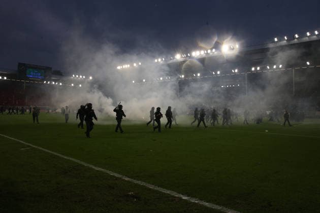 21.08.2026, xrekx, Fussball DFB Pokal 1.Runde, SV Waldhof Mannheim - 1.FC Kaiserslautern v.l. Polizei, Platzsturm (DFL DFB REGULATIONS PROHIBIT ANY USE OF PHOTOGRAPHS as IMAGE SEQUENCES and or QUASI-VIDEO) Mannheim *** August 21, 2026, xrekx, Soccer, DFB Cup First Round, SV Waldhof Mannheim 1 FC Kaiserslautern vs. Police, pitch invasion; DFL and DFB regulations prohibit any use of photographs as image sequences and or quasi-video footage; Mannheim