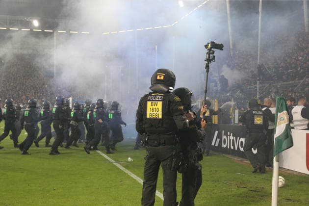 21.08.2026, xrekx, Fussball DFB Pokal 1.Runde, SV Waldhof Mannheim - 1.FC Kaiserslautern v.l. Polizei, Platzsturm (DFL DFB REGULATIONS PROHIBIT ANY USE OF PHOTOGRAPHS as IMAGE SEQUENCES and or QUASI-VIDEO) Mannheim *** August 21, 2026, xrekx, Soccer, DFB Cup First Round, SV Waldhof Mannheim 1 FC Kaiserslautern vs. Police, pitch invasion; DFL and DFB regulations prohibit any use of photographs as image sequences and or quasi-video footage; Mannheim