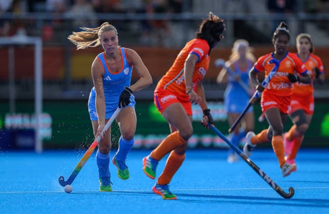 Hockey World Cup Day Seven Joosje Burg of Netherlands Women (Oranje) advances with the ball during the match against India in Pool E of the 2026 FIH Hockey World Cup at Wagener Stadium, Amstelveen 21 08 2026 UK Newspapers OUT Copyright: xGraemexWilcocksonx FIL-23806-0081