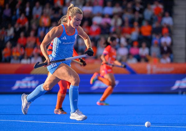 Hockey World Cup Day Seven Freeke Moes of Netherlands Women (Oranje) advances with the ball during the match against India in Pool E of the 2026 FIH Hockey World Cup at Wagener Stadium, Amstelveen 21 08 2026 UK Newspapers OUT Copyright: xGraemexWilcocksonx FIL-23806-0082