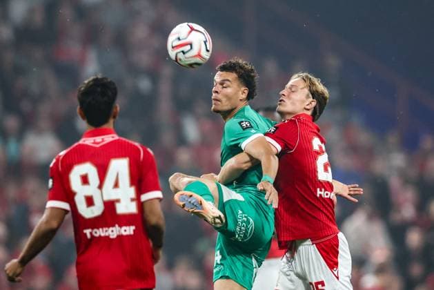 RAAL s Elias Filet and Standard s Ibe Hautekiet fight for the ball during a soccer match between Standard de Liege RAAL La Louviere, Friday 21 August 2026 in Liege, on day 3 of the 2026-2027 Jupiler Pro League first division of the Belgian championship. BRUNOxFAHY  x183933666x