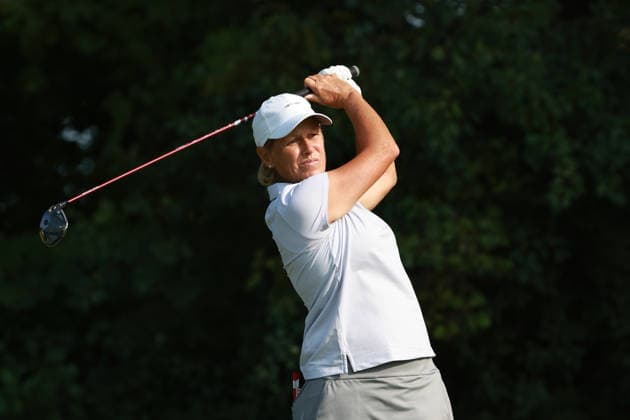 8th U.S Senior Women s Open ANN ARBOR, MICHIGAN - AUGUST 21: Ashli Bunch of the United States plays her tee shot on the 12th hole during the second round of the 8th U.S Senior Women s Open at the Barton Hills County Club in Ann Arbor, MI, USA Friday, August 21, 2026. Ann Arbor Michigan United States  Copyright: xJorgexLemusx originalFilename:lemus-8thussen260821_npnW8.jpg