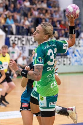 Luisa Schulze (Frisch Auf! Göppingen, 33) beim Wurf. ESV 1927 Regensburg vs. Frisch Auf! Goeppingen, Handball, DHB-Pokal Damen, Saison 2026 2027, 1. Runde, 21.08.2026 ESV 1927 Regensburg vs. Frisch Auf! Goeppingen, Handball, DHB-Pokal Damen, Saison 2026 2027, 1. Runde, 21.08.2026 Regensburg *** Luisa Schulze of Frisch Auf Göppingen, age 33, taking a shot in the match between ESV 1927 Regensburg and Frisch Auf Göppingen, handball, DHB Women s Cup, 2026–2027 season, Round 1, August 21, 2026 ESV 1927 Regensburg vs. Frisch Auf Göppingen, Handball, DHB Women’s Cup, 2026–2027 Season, Round 1, August 21, 2026 Regensburg Copyright: xEibner-Pressefoto ArdanxFuessmanx EP_AFN