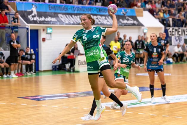 Ann Kynast (Frisch Auf! Göppingen, 05) beim Wurf. ESV 1927 Regensburg vs. Frisch Auf! Goeppingen, Handball, DHB-Pokal Damen, Saison 2026 2027, 1. Runde, 21.08.2026 ESV 1927 Regensburg vs. Frisch Auf! Goeppingen, Handball, DHB-Pokal Damen, Saison 2026 2027, 1. Runde, 21.08.2026 Regensburg *** Ann Kynast, Frisch Auf Göppingen, No. 5 taking a shot; ESV 1927 Regensburg vs. Frisch Auf Göppingen, Handball, DHB Women s Cup, 2026–2027 Season, Round 1, August 21, 2026 ESV 1927 Regensburg vs. Frisch Auf Göppingen, Handball, DHB Women’s Cup, 2026–2027 season, Round 1, August 21, 2026 Regensburg Copyright: xEibner-Pressefoto ArdanxFuessmanx EP_AFN