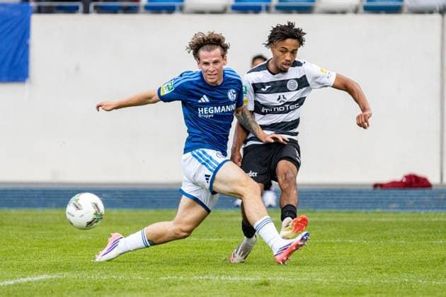 Regionalliga West SG Wattenscheid 09 - FC Schalke 04 U23 ** NUR FÜR REDAKTIONELLE ZWECKE ** EDITORIAL USE ONLY **<p>Am Freitag, den 21. August 2026 trafen in der Regionalliga West die Mannschaften von der SG Wattenscheid 09 (schwarz-weiß) auf die U23 des FC Schalke 04 (blau) im Wattenscheider Lohrheidestadion. Deutschland NRW Wattenscheid Copyright: MichaelxSchwalm *** Regionalliga West SG Wattenscheid 09 vs. FC Schalke 04 U23 ** FOR EDITORIAL PURPOSES ONLY ** EDITORIAL USE ONLY ** p On Friday, August 21, 2026, in the Regionalliga West, the SG Wattenscheid 09 team (black and white) faced off against the FC Schalke 04 U23 team (blue) at the Lohrheidestadion in Wattenscheid, Germany (North Rhine-Westphalia), Wattenscheid. Copyright MichaelxSchwalm Copyright: MichaelxSchwalm doc879bz7bl11e2a5wef74 ,EDITORIAL USE ONLY