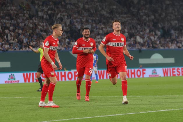 21.08.2026, xtgx, Fussball DFB-Pokal 1. Runde, FC Hansa Rostock - VfB Stuttgart, v.l. Dzenan Pejcinovic (Stuttgart, 17) Jubel, Torjubel, jubelt ueber das Tor, celebrate the goal, celebration (DFL DFB REGULATIONS PROHIBIT ANY USE OF PHOTOGRAPHS as IMAGE SEQUENCES and or QUASI-VIDEO) Rostock *** August 21, 2026, xtgx, Soccer DFB Cup 1st Round, FC Hansa Rostock vs. VfB Stuttgart, from left: Dzenan Pejcinovic (Stuttgart), 17, cheering, Goal celebration, celebrating the goal, DFL DFB REGULATIONS PROHIBIT ANY USE OF PHOTOGRAPHS as IMAGE SEQUENCES and or QUASI-VIDEO Rostock