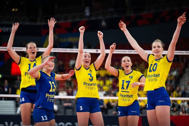260821 Hanna Hellvig, Filippa Brinkm, Linda Andersson, Anna Haak and Isabelle Haak of Sweden celebrate during the CEV EuroVolley 2026 volleyball match between Sweden and Montenegro on August 21, 2026 in Gothenburg. Photo: Mathias Bergeld BILDBYRAN kod MB MB1402 volleyboll volleyball cev eurovolley 2026 volleyboll-em sverige montenegro sweden 1 dam bbeng kvinner women jubel *** August 21, 2026: Hanna Hellvig, Filippa Brinkm, Linda Andersson, Anna Haak, and Isabelle Haak of Sweden celebrate during the CEV EuroVolley 2026 volleyball match between Sweden and Montenegro on August 21, 2026 in Gothenburg. Photo by Mathias Bergeld. BILDBYRAN code MB MB1402 volleyball CEV EuroVolley 2026 women s volleyball European Championship Sweden Montenegro 1 women s team women cheering  Copyright: MATHIASxBERGELD BB260821MB138