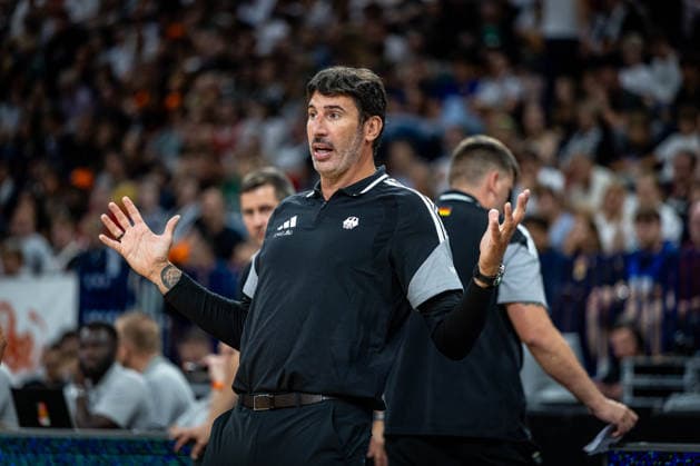 Basketball Hamburg 21.08.2026 Turkish Airlines Supercup 2026 Deutschland (GER) - Tschechien (CZE) Alex Mumbru (Deutschland, Bundestrainer) *** Basketball Hamburg, August 21, 2026; Turkish Airlines Supercup 2026; Germany (GER); Czech Republic (CZE); Alex Mumbru, Germany, national team coach