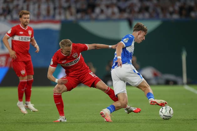 21.08.2026, xtgx, Fussball DFB-Pokal 1. Runde, FC Hansa Rostock - VfB Stuttgart, v.l. Chris Führich (Stuttgart, 10) Yannick Michaelis (Rostock, 41) Zweikampf, Duell, Kampf, tackle (DFL DFB REGULATIONS PROHIBIT ANY USE OF PHOTOGRAPHS as IMAGE SEQUENCES and or QUASI-VIDEO) Rostock *** August 21, 2026, xtgx, Soccer DFB Cup 1st Round, FC Hansa Rostock vs. VfB Stuttgart, from left: Chris Führich (Stuttgart), 10 Yannick Michaelis (Rostock), 41 Tackle, duel, battle, DFL and DFB regulations prohibit any use of photographs as image sequences and or quasi-video, Rostock