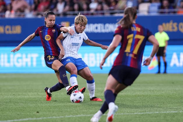August 21, 2026, Sant Joan Despi, Barcelona, SPAIN: Esmee Brutgs of FC Barcelona, Barca and Kiko Seike of Brighton & Hove Albion compete for the ball during the Joan Gamper Trophy, football match played between FC Barcelona and Brighton & Hove Albion FC at Johan Cruyff Stadium on August 21, 2026 in Sant Joan Despi, Barcelona, Spain. Sant Joan Despi SPAIN - ZUMAa181 20260821_zaa_a181_133 Copyright: xJavierxBorregox