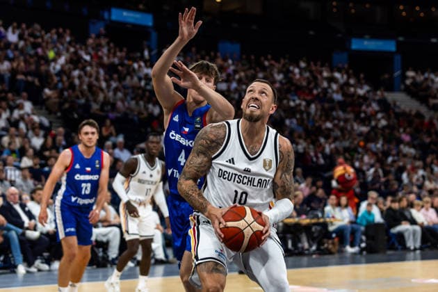 21.08.2026, GER, Turkish Airlines Supercup 2026, Hamburg, Deutschland-Tschechien Daniel Theis (Deutschland, 10), Lukas Smazak (Tschechien, 4) Hamburg Barclays Arena Hamburg Deutschland *** August 21, 2026, GER, 2026 Turkish Airlines Supercup, Hamburg, Germany, Czech Republic: Daniel Theis (Germany), 10; Lukas Smazak (Czech Republic), 4; Hamburg Barclays Arena, Hamburg, Germany