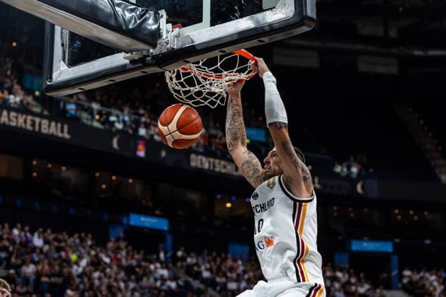 21.08.2026, GER, Turkish Airlines Supercup 2026, Hamburg, Deutschland-Tschechien Daniel Theis (Deutschland, 10) mit einem Dunk Hamburg Barclays Arena Hamburg Deutschland *** August 21, 2026, GER, 2026 Turkish Airlines Supercup, Hamburg, Germany vs. Czech Republic; Daniel Theis (Germany) scores 10 points with a dunk at the Barclays Arena in Hamburg, Germany