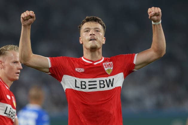 21.08.2026, xtgx, Fussball DFB-Pokal 1. Runde, FC Hansa Rostock - VfB Stuttgart, v.l. Dzenan Pejcinovic (Stuttgart, 17) Jubel, Torjubel, jubelt ueber das Tor, celebrate the goal, celebration (DFL DFB REGULATIONS PROHIBIT ANY USE OF PHOTOGRAPHS as IMAGE SEQUENCES and or QUASI-VIDEO) Rostock *** August 21, 2026, xtgx, Soccer DFB Cup 1st Round, FC Hansa Rostock vs. VfB Stuttgart, from left: Dzenan Pejcinovic (Stuttgart), 17, cheering, Goal celebration, celebrating the goal, DFL DFB REGULATIONS PROHIBIT ANY USE OF PHOTOGRAPHS as IMAGE SEQUENCES and or QUASI-VIDEO Rostock