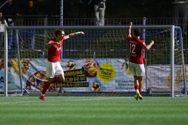11 Toralf Hense (Eimsbütteler TV) bejubelt mit seinen Teamkollegen seinen Treffer zum 0:1. Fußball I Herren I Regionalliga Nord I Saison 2026-2027 I 1. Spieltag I Hamburger SV U21, U 21 - Eimsbütteler TV I 21.08.2026 I Stadion Hoheluft *** 11 Toralf Hense of Eimsbütteler TV celebrates his goal—making the score 0–1—with his teammates. Soccer Men’s Regionalliga Nord 2026–2027 Season Matchday 1 Hamburger SV U21 vs. Eimsbütteler TV August 21, 2026 Hoheluft Stadium
