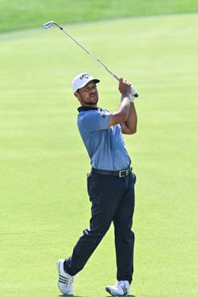 ST. LOUIS, MO - AUGUST 21: Xander Schauffele of the United States watches his second shot from the 7th fairway land on the green during the first round of the PGA, Golf Herren BMW Championship ship round one on Friday August 21st, 2026 at Bellerive Country Club in Town and Country, MO (Photo by Rick Ulreich Icon Sportswire) GOLF: AUG 21 PGA BMW Championship EDITORIAL USE ONLY Icon2608215730268