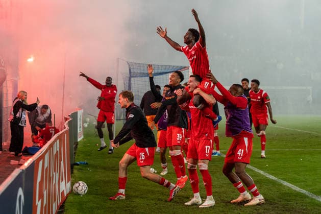 DFB-Pokal: SV Waldhof Mannheim vs 1. FC Kaiserslautern, 21.08.2026 Spieler des 1. FC Kaiserslautern feiern nach Abpfiff den 1:0-Sieg gegen den SV Waldhof Mannheim gemeinsam mit den mitgereisten Fans vor dem Gästeblock. Im Fanblock wird Pyrotechnik gezündet. Spieler im Fokus Erencan YardÄ±mcÄ± (1. FC Kaiserslautern, 17) und Torschütze Ibrahim KanatÃ (1. FC Kaiserslautern, 11) DFB-Pokal: SV Waldhof Mannheim vs 1. FC Kaiserslautern, Carl-Benz-Stadion, 21.08.2026 DFB DFL REGULATIONS PROHIBIT ANY USE OF PHOTOGRAPHS AS IMAGE SEQUENCES AND OR QUASI-VIDEO. *** DFB Cup: SV Waldhof Mannheim vs. 1 FC Kaiserslautern, August 21, 2026: Players from 1 FC Kaiserslautern celebrate their 1–0 victory over SV Waldhof Mannheim after the final whistle, together with the traveling fans in front of the visitors’ section. Pyrotechnics are set off in the fan section. Player spotlight: Erencan Yardimsi 1 FC Kaiserslautern, No. 17, and goal scorer Ibrahim Kanat, 1 FC Kaiserslautern, No. 11. DFB Cup: SV Waldhof Mannheim vs. 1 FC Kaiserslautern, Carl Benz Stadium, August 21, 2026 DFB DFL REGULATIONS PROHIBIT ANY USE OF PHOTOGRAPHS AS IMAGE SEQUENCES AND OR QUASI-VIDEO u009D Copyright: xBEAUTIFULxSPORTS Hillx