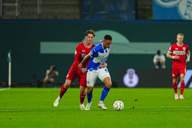 Angelo Stiller (VfB Stuttgart, 06), Kenan Fatkic (FC Hansa Rostock, 04) GER, FC Hansa Rostock vs. VfB Stuttgart, Fußball, DFB-Pokal, 1. Runde, Saison 2026 2027, 21.08.2026 GER, FC Hansa Rostock vs. VfB Stuttgart, Fußball, DFB-Pokal, 1. Runde, Saison 2026 2027, 21.08.2026 Rostock *** Angelo Stiller, VfB Stuttgart, 06; Kenan Fatkic, FC Hansa Rostock, 04; GER, FC Hansa Rostock vs. VfB Stuttgart, Soccer, DFB Cup, 1st Round, 2026–2027 Season, August 21, 2026 GER, FC Hansa Rostock vs. VfB Stuttgart, Soccer, DFB Cup, 1st Round, 2026–2027 Season, August 21, 2026 Rostock Copyright: xEibner-Pressefoto MarcelxvonxFehrnx EP_MFN