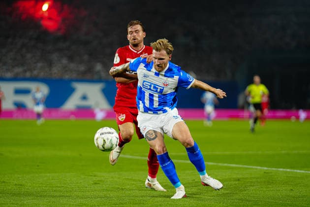 Andreas Vogelsammer (FC Hansa Rostock, 09), Maximilian Mittelstädt (VfB Stuttgart, 07) GER, FC Hansa Rostock vs. VfB Stuttgart, Fußball, DFB-Pokal, 1. Runde, Saison 2026 2027, 21.08.2026 GER, FC Hansa Rostock vs. VfB Stuttgart, Fußball, DFB-Pokal, 1. Runde, Saison 2026 2027, 21.08.2026 Rostock *** Andreas Vogelsammer, FC Hansa Rostock, 09; Maximilian Mittelstädt, VfB Stuttgart, 07; GER; FC Hansa Rostock vs. VfB Stuttgart, Soccer, DFB Cup, 1st Round, 2026–2027 Season, August 21, 2026, GER, FC Hansa Rostock vs. VfB Stuttgart, Soccer, DFB Cup, Round 1, 2026–2027 Season, August 21, 2026, Rostock Copyright: xEibner-Pressefoto MarcelxvonxFehrnx EP_MFN