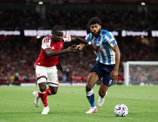 London, England, 21st August 2026. Bukayo Saka of Arsenal tussles with Ellis Simms of Coventry City during the Arsenal vs Coventry City Premier League match at the Emirates Stadium, London. Picture credit should read: David Klein Sportimage EDITORIAL USE ONLY. No use with unauthorised audio, video, data, fixture lists, club league logos or live services. Online in-match use limited to 120 images, no video emulation. No use in betting, games or single club league player publications. SPI_065_DK_Arsenal_Coventry SPI-4924-0067