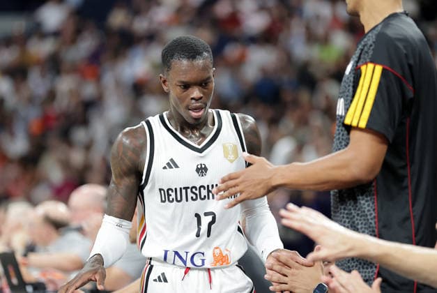 Sport Bilder des Tages Dennis Schroeder (GER) Basketball, Herren, Supercup, DBB,TurkishAirlines SUPERCUP, Barclays Arena,Tuerkei (TUR) gegen Tschechische (CZE) Republik *** Dennis Schroeder GER Basketball, Men s, Super Cup, DBB, Turkish Airlines Super Cup, Barclays Arena, Turkey (TUR) vs. Czech Republic (CZE)