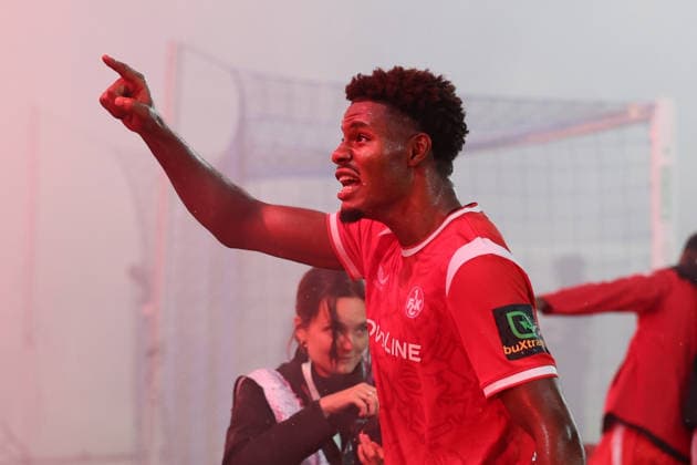 21.08.2026, xrekx, Fussball DFB Pokal 1.Runde, SV Waldhof Mannheim - 1.FC Kaiserslautern v.l. Kelven Frees (1.FC Kaiserslautern) Mannschaft, Spieler, jubeln nach Spielende, Team, Player, celebrate at the end of the match (DFL DFB REGULATIONS PROHIBIT ANY USE OF PHOTOGRAPHS as IMAGE SEQUENCES and or QUASI-VIDEO) Mannheim *** August 21, 2026, xrekx, Soccer, DFB Cup 1st Round, SV Waldhof Mannheim 1 vs. FC Kaiserslautern, Kelven Frees, FC Kaiserslautern team, players celebrating after the game, team, players, celebrating at the end of the match. DFL and DFB regulations prohibit any use of photographs as image sequences and or quasi-video. Mannheim