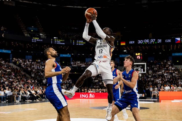 HAMBURG, GERMANY - AUGUST 21: Dennis Schroeder (Schröder, Schroder, Germany, 17) shooting the ball over Patrick Samoura (Czechia, 6) during a Turkish Airlines Basketball Supercup match between Germany vs. Czechia at Barclays Arena on August 21, 2026 in Hamburg, Germany. Hamburg Germany Copyright: xSteffiexWunderlx