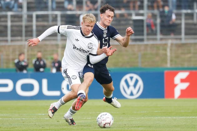 Krefeld, Deutschland 21. August 2026: DFB-Pokal - 2026 2027 - 1. Runde - SC St. Tönis 1911 20 gegen Eintracht Frankfurt Im Bild: v. li. im Zweikampf Jonathan Burkardt (Frankfurt) und Jonas Theuerzeit (Tönis) DFB DFL regulations prohibit any use of photographs as image sequences and or quasi-video Grotenburg Nordrhein Westfalen *** Krefeld, Germany August 21, 2026 DFB Cup 2026–2027, First Round: SC St. Tönis 1911 20 vs. Eintracht Frankfurt. Pictured, from left, in a tackle: Jonathan Burkardt (Frankfurt) and Jonas Theuerzeit (Tönis). DFB and DFL regulations prohibit any use of photographs as image sequences and or quasi-video. Grotenburg, North Rhine-Westphalia Copyright: xFotostandx xvanxderxVeldenx