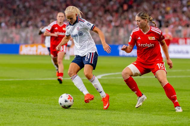 Germany, Berlin, Stadion an der Alten Foersterei, 21.08.2026, 1. Frauen Fußball Bundesliga, 1. FC Union Berlin vs. FC Bayern Muenchen, Pernille Harder (FC Bayern Muenchen) im Zweikampf mit Samantha Steuerwald (1. FC Union Berlin), Photo by Eibner Pressefoto Tino Henschel 1. Frauen Fußball Bundesliga, 1. FC Union Berlin vs. FC Bayern Muenchen Berlin *** Germany, Berlin, Stadion an der Alten Foersterei, August 21, 2026, Women’s Bundesliga, 1. FC Union Berlin vs. FC Bayern Munich, Pernille Harder (FC Bayern Munich) in a tackle with Samantha Steuerwald (1. FC Union Berlin), Photo by Eibner Pressefoto Tino Henschel, Women’s Bundesliga, 1. FC Union Berlin vs. FC Bayern Munich, Berlin Copyright: xEibnerxPressefotox
