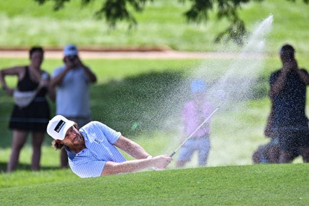 ST. LOUIS, MO - AUGUST 21: The sand goes flying as Tommy Fleetwood of England hits from the bunker on the 7th fairway during the second round of the PGA, Golf Herren BMW Championship on Friday August 21st, 2026 at Bellerive Country Club in Town and Country, MO (Photo by Rick Ulreich Icon Sportswire) GOLF: AUG 21 PGA BMW Championship EDITORIAL USE ONLY Icon2608215888286