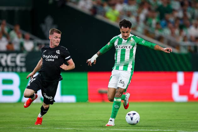 ESP: Real Betis v Real Sociedad - LaLiga EA Sports 2026 27 Sergio Gomez of Real Sociedad and Antony of Real Betis in action during La Liga EA Sports match between Real Betis and Real Sociedad at La Cartuja Stadium in Seville, Spain, on August 21, 2026. Seville Spain Sevilla Spain *** ESP Real Betis vs. Real Sociedad LaLiga EA Sports 2026 27 Sergio Gomez of Real Sociedad and Antony of Real Betis in action during the LaLiga EA Sports match between Real Betis and Real Sociedad at La Cartuja Stadium in Seville, Spain, on August 21, 2026 Seville Spain Sevilla Spain Copyright: xRAFAELxROMANx
