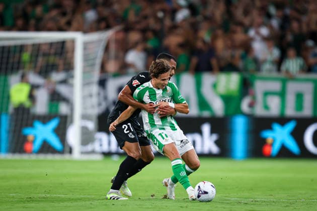 ESP: Real Betis v Real Sociedad - LaLiga EA Sports 2026 27 Yangel Herrera of Real Sociedad and Rodrigo Riquelme Roro of Real Betis in action during La Liga EA Sports match between Real Betis and Real Sociedad at La Cartuja Stadium in Seville, Spain, on August 21, 2026. Seville Spain Sevilla Spain *** ESP Real Betis vs. Real Sociedad, LaLiga EA Sports 2026-27: Yangel Herrera of Real Sociedad and Rodrigo Riquelme (Roro) of Real Betis in action during the LaLiga EA Sports match between Real Betis and Real Sociedad at La Cartuja Stadium in Seville, Spain, on August 21, 2026, Seville, Spain Copyright: xRAFAELxROMANx