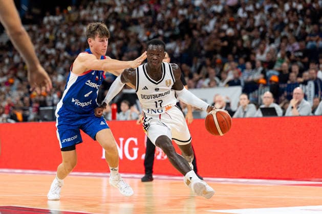 Dennis Schroeder (Deutschland, 17) im Dribbling gegen Lukas Smazak (Tschechien, 04), GER, Deutschland vs Tschechien, Basketball, Turkish Airlines Supercup, Halbfinale 2, 21.08.2026 GER, Deutschland vs Tschechien, Basketball, Turkish Airlines Supercup, Tag 1, 21.08.2026 Hamburg *** Dennis Schroeder (Germany), age 17, dribbling against Lukas Smazak (Czech Republic), 04, GER, Germany vs. Czech Republic, Basketball, Turkish Airlines Super Cup, Semifinal 2, August 21, 2026, GER, Germany vs. Czech Republic, Basketball, Turkish Airlines Super Cup, Day 1, August 21, 2026, Hamburg Copyright: xEibner-Pressefoto MaxxVincenx EP_MVN