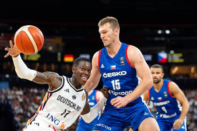 Dennis Schroeder (Deutschland, 17) im Dribbling, Martin Peterka (Tschechien, 15), GER, Deutschland vs Tschechien, Basketball, Turkish Airlines Supercup, Halbfinale 2, 21.08.2026 GER, Deutschland vs Tschechien, Basketball, Turkish Airlines Supercup, Tag 1, 21.08.2026 Hamburg *** Dennis Schroeder (Germany), No. 17, dribbling; Martin Peterka (Czech Republic), No. 15; GER, Germany vs. Czech Republic, basketball, Turkish Airlines Supercup, Semifinal 2, August 21, 2026, GER, Germany vs. Czech Republic, Basketball, Turkish Airlines Supercup, Day 1, August 21, 2026, Hamburg Copyright: xEibner-Pressefoto MaxxVincenx EP_MVN