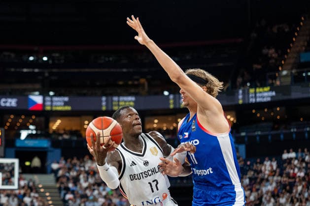 Dennis Schroeder (Deutschland, 17) beim Korbleger, Adam Kejval (Tschechien, 11), GER, Deutschland vs Tschechien, Basketball, Turkish Airlines Supercup, Halbfinale 2, 21.08.2026 GER, Deutschland vs Tschechien, Basketball, Turkish Airlines Supercup, Tag 1, 21.08.2026 Hamburg *** Dennis Schroeder (Germany), 17 on a layup; Adam Kejval (Czech Republic), 11; GER, Germany vs. Czech Republic, Basketball, Turkish Airlines Supercup, Semifinal 2, August 21, 2026, Germany vs. Czech Republic, Basketball, Turkish Airlines Supercup, Day 1, August 21, 2026, Hamburg Copyright: xEibner-Pressefoto MaxxVincenx EP_MVN