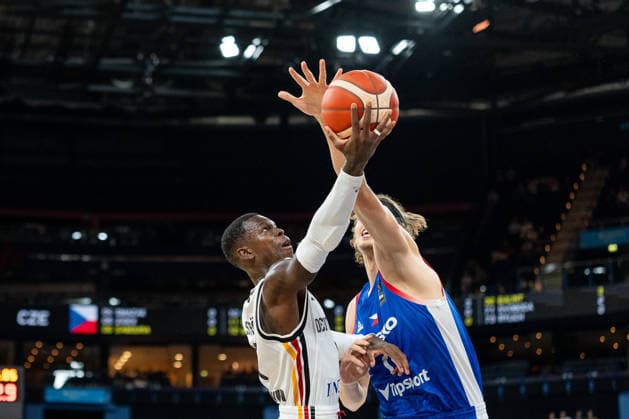 Dennis Schroeder (Deutschland, 17) beim Korbleger, Adam Kejval (Tschechien, 11), GER, Deutschland vs Tschechien, Basketball, Turkish Airlines Supercup, Halbfinale 2, 21.08.2026 GER, Deutschland vs Tschechien, Basketball, Turkish Airlines Supercup, Tag 1, 21.08.2026 Hamburg *** Dennis Schroeder (Germany), 17 on a layup; Adam Kejval (Czech Republic), 11; GER, Germany vs. Czech Republic, Basketball, Turkish Airlines Supercup, Semifinal 2, August 21, 2026, Germany vs. Czech Republic, Basketball, Turkish Airlines Supercup, Day 1, August 21, 2026, Hamburg Copyright: xEibner-Pressefoto MaxxVincenx EP_MVN
