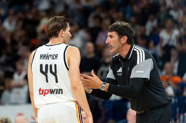 David Kraemer (Deutschland, 44) und Alex Mumbru (Deutschland, Trainer), GER, Deutschland vs Tschechien, Basketball, Turkish Airlines Supercup, Halbfinale 2, 21.08.2026 GER, Deutschland vs Tschechien, Basketball, Turkish Airlines Supercup, Tag 1, 21.08.2026 Hamburg *** David Kraemer, Germany, 44, and Alex Mumbru, Germany, Coach, GER, Germany vs. Czech Republic, Basketball, Turkish Airlines Supercup, Semifinal 2, August 21, 2026, GER, Germany vs. Czech Republic, Basketball, Turkish Airlines Supercup, Day 1, August 21, 2026, Hamburg Copyright: xEibner-Pressefoto MaxxVincenx EP_MVN