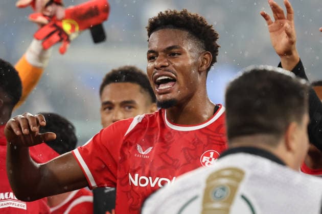 21.08.2026, xrekx, Fussball DFB Pokal 1.Runde, SV Waldhof Mannheim - 1.FC Kaiserslautern v.l. Kelven Frees (1.FC Kaiserslautern) Mannschaft, Spieler, jubeln nach Spielende, Team, Player, celebrate at the end of the match (DFL DFB REGULATIONS PROHIBIT ANY USE OF PHOTOGRAPHS as IMAGE SEQUENCES and or QUASI-VIDEO) Mannheim *** August 21, 2026, xrekx, Soccer DFB Cup 1st Round, SV Waldhof Mannheim 1 vs. FC Kaiserslautern, Kelven Frees, FC Kaiserslautern team, players celebrating after the game, team, players, celebrating at the end of the match. DFL and DFB regulations prohibit any use of photographs as image sequences and or quasi-video. Mannheim