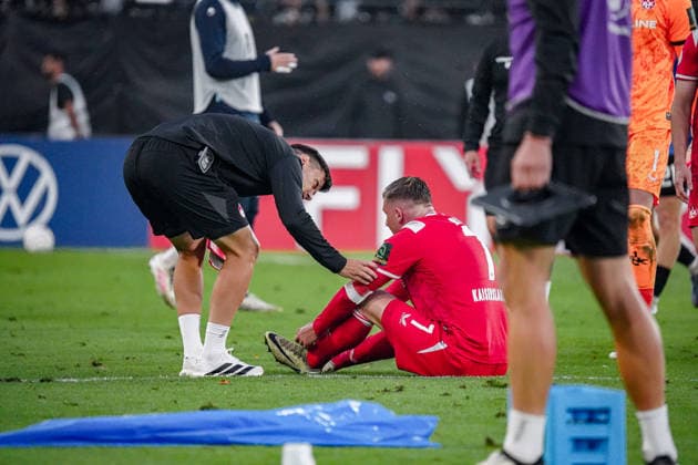 Deutschland: Fussball Saison 2026 2027 , DFB-Pokal Runde 1 1. Runde , SV Waldhof Mannheim vs. 1. FC Kaiserslautern - Carl-Benz-Stadion (Mannheim) : Marlon Ritter (1. FC Kaiserslautern, 7) verletzt am Boden, Verletzung Mannheim Carl-Benz-Stadion Deutschland Germany *** Germany Soccer Season 2026–2027, DFB Cup Round 1, SV Waldhof Mannheim vs. 1. FC Kaiserslautern, Carl Benz Stadium, Mannheim, Marlon Ritter (1. FC Kaiserslautern), 7 injured on the field, injury, Mannheim, Carl Benz Stadium, Germany Copyright: xBennetxLongx