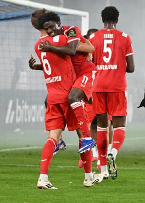 DFB-Pokal 2026 27 1. Runde Carl-Benz-Stadion SV Waldhof Mannheim (svw) - 1. FC Kaiserslautern (fck) 0:1 Fabian KUNZE (1. FC Kaiserslautern), li, und Torschütze Ibrahim KANATE DFB-Pokal *** 2026-27 DFB Cup, First Round, Carl Benz Stadium: SV Waldhof Mannheim (svw) 1, FC Kaiserslautern (fck) 0. 1. Fabian KUNZE (FC Kaiserslautern, left) and goal scorer Ibrahim KANATE. DFB Cup