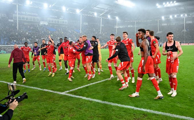 DFB-Pokal 2026 27 1. Runde Carl-Benz-Stadion SV Waldhof Mannheim (svw) - 1. FC Kaiserslautern (fck) 0:1 FCK-Jubel vor den Fans DFB-Pokal *** 2026-27 DFB Cup, First Round, Carl Benz Stadium: SV Waldhof Mannheim (SVW) 1, FC Kaiserslautern (FCK) 0; FCK Celebrates in Front of the Fans, DFB Cup
