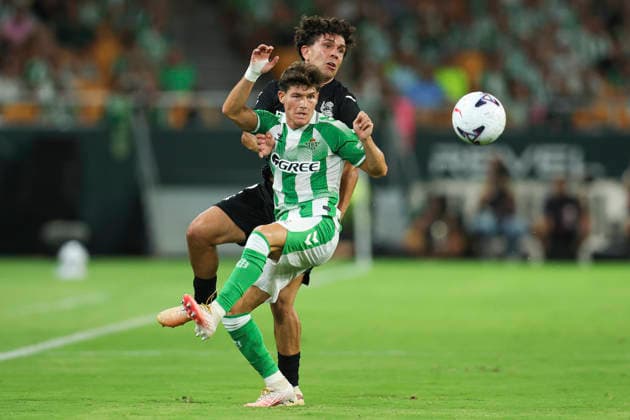 ESP: Real Betis - Real Sociedad. La Liga EA Sports. Matchday 2. Fran Garcia of Real Betis and Jon Aramburu of Real Sociedad during the La Liga EA Sports match between Real Betis and Real Sociedad played at La Cartuja Stadium on Aug 21, 2026 in Sevilla, Spain. kpng Copyright: xAntonioxPozox xPRESSINPHOTOx AP_2627_BET_RSO_033