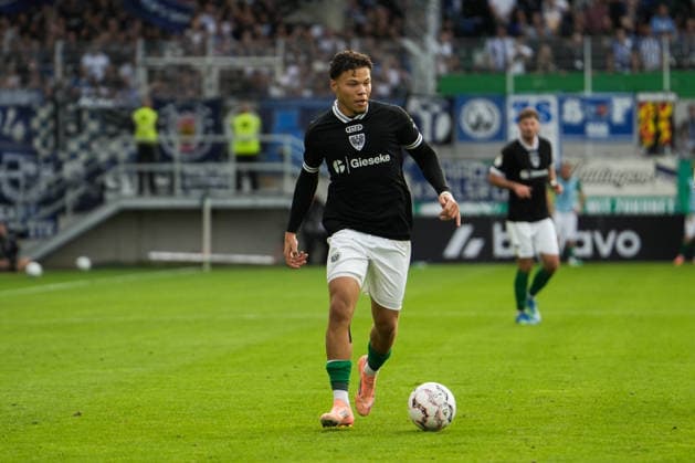 Deutschland: DFB Pokal 2026 2027 1.Runde, SC Preußen Münster vs Karlsruher SC, Freitag 21.08.2026 LVM-Preußenstadion (Münster, Nordrhein-Westfalen, Deutschland) Montell Ndikom (SC Preußen Münster, 28) am Ball *** Germany DFB Cup 2026–2027, First Round: SC Preußen Münster vs. Karlsruher SC, Friday, August 21, 2026, LVM Preußenstadion, Münster, North Rhine-Westphalia, Germany; Montell Ndikom, SC Preußen Münster, No. 28 on the ball Copyright: xMerlexKölkingx