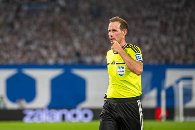 Rostock, Deutschland 21. August 2026: DFB-Pokal - 2026 2027 - 1. Runde - FC Hansa Rostock gegen VfB Stuttgart Im Bild: Schiedsrichter Sascha Stegemann (SR) DFB DFL regulations prohibit any use of photographs as image sequences and or quasi-video *** Rostock, Germany, August 21, 2026; 2026–2027 DFB Cup, First Round: FC Hansa Rostock vs. VfB Stuttgart. Pictured: Referee Sascha Stegemann (DFB DFL). DFB and DFL regulations prohibit any use of photographs as image sequences and or quasi-video. Copyright: xFotostandx xVoelkerx