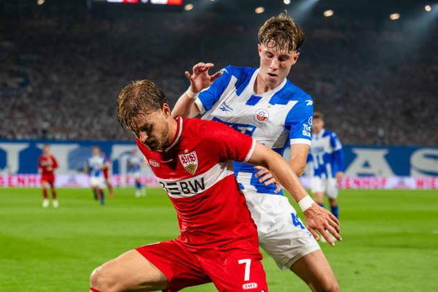 Rostock, Deutschland 21. August 2026: DFB-Pokal - 2026 2027 - 1. Runde - FC Hansa Rostock gegen VfB Stuttgart Im Bild: v. li. im Zweikampf Maximilian Mittelstädt Mittelstaedt (VfB Stuttgart) und Yannick Michaelis (Hansa Rostock) DFB DFL regulations prohibit any use of photographs as image sequences and or quasi-video *** Rostock, Germany, August 21, 2026, 2026–2027 DFB Cup, First Round: FC Hansa Rostock vs. VfB Stuttgart. Pictured, from left, in a tackle: Maximilian Mittelstädt (VfB Stuttgart) and Yannick Michaelis (Hansa Rostock). DFB and DFL regulations prohibit any use of photographs as image sequences and or quasi-video Copyright: xFotostandx xVoelkerx
