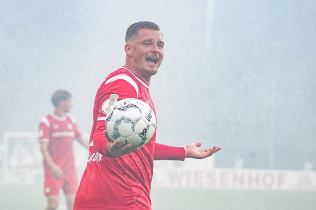 Deutschland: Fussball Saison 2026 2027 , DFB-Pokal Runde 1 1. Runde , SV Waldhof Mannheim vs. 1. FC Kaiserslautern - Carl-Benz-Stadion (Mannheim) : Marlon Ritter (1. FC Kaiserslautern, 7) am Ball, Mimik, Gesichtsausdruck, Emotion, Geste, Gestik, Emotion Mannheim Carl-Benz-Stadion Deutschland Germany *** Germany Soccer Season 2026–2027, DFB Cup Round 1, SV Waldhof Mannheim vs. 1. FC Kaiserslautern, Carl Benz Stadium, Mannheim, Marlon Ritter (1. FC Kaiserslautern), 7 with the ball, facial expressions, emotion, gestures, body language, emotion, Mannheim, Carl Benz Stadium, Germany Copyright: xBennetxLongx