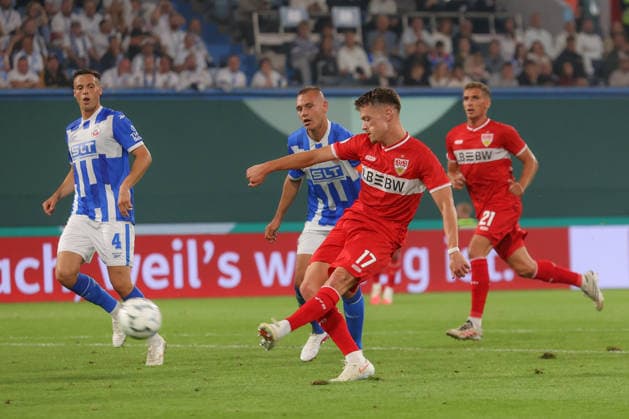 21.08.2026, xtgx, Fussball DFB-Pokal 1. Runde, FC Hansa Rostock - VfB Stuttgart, v.l. Dzenan Pejcinovic (Stuttgart, 17) schiesst Tor, schießt, Torschuetze, erzielt Tor, Treffer, scores the goal 0:2 (DFL DFB REGULATIONS PROHIBIT ANY USE OF PHOTOGRAPHS as IMAGE SEQUENCES and or QUASI-VIDEO) Rostock *** August 21, 2026, xtgx, Soccer DFB Cup 1st Round, FC Hansa Rostock vs. VfB Stuttgart, from left: Dzenan Pejcinovic (Stuttgart), 17 scores a goal, shoots, goal scorer, scores a goal, goal, scores the goal 0–2 DFL DFB REGULATIONS PROHIBIT ANY USE OF PHOTOGRAPHS as IMAGE SEQUENCES and or QUASI-VIDEO Rostock