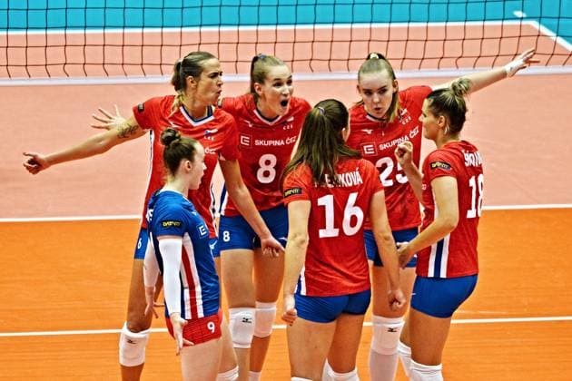 From left Helena Grozerova, Daniela Jansova, Ela Koulisiani, Michaela Mlejnkova, Monika Brancuska and Pavla Smidova of Czech Republic react during the Women s European Volleyball Championships Group B match Czech Republic vs Greece, on August 21, 2026, in Brno, Czech Republic. (CTKxPhoto PatrikxUhlir) CTKPhotoP2026082107428  CTKPhotoP2026082107428