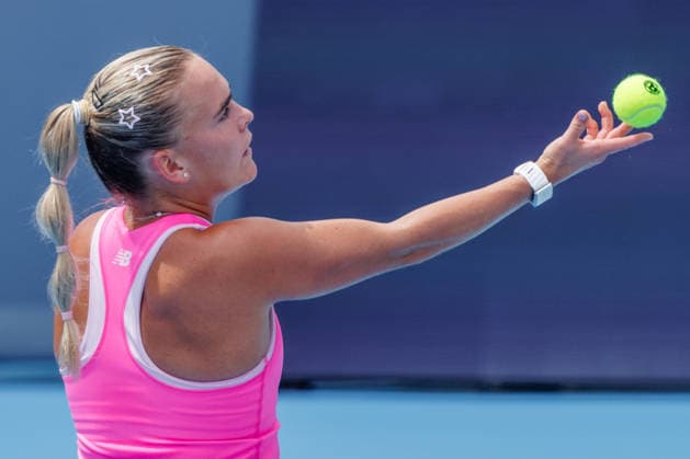 August 21, 2026, Mason, Ohio, U.S: Sara Bejlek (CZE) tosses the ball to serve during FridayÃ¢â‚¬â ¢s quarterfinals at the Cincinnati Open at the Lindner Family Tennis Center , Mason, Oh. Mason U.S - ZUMAs304 20260821_zaf_s304_004 Copyright: xScottxStuartx