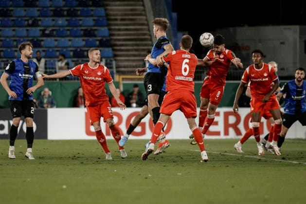 21.08.2026, xhettx, Fussball DFB Pokal 1.Runde, SV Waldhof Mannheim - 1.FC Kaiserslautern v.l. Semih Sahin (1. FC Kaiserslautern, 8) klärt per Kopf (DFL DFB REGULATIONS PROHIBIT ANY USE OF PHOTOGRAPHS as IMAGE SEQUENCES and or QUASI-VIDEO) *** August 21, 2026, xhettx, Soccer DFB Cup First Round, SV Waldhof Mannheim 1–FC Kaiserslautern: Semih Sahin (1, FC Kaiserslautern) clears the ball with a header. DFL and DFB regulations prohibit any use of photographs as image sequences and or quasi-video.
